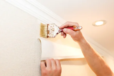 Pose de papier peint à Cervens — revêtements muraux et toiles de verre